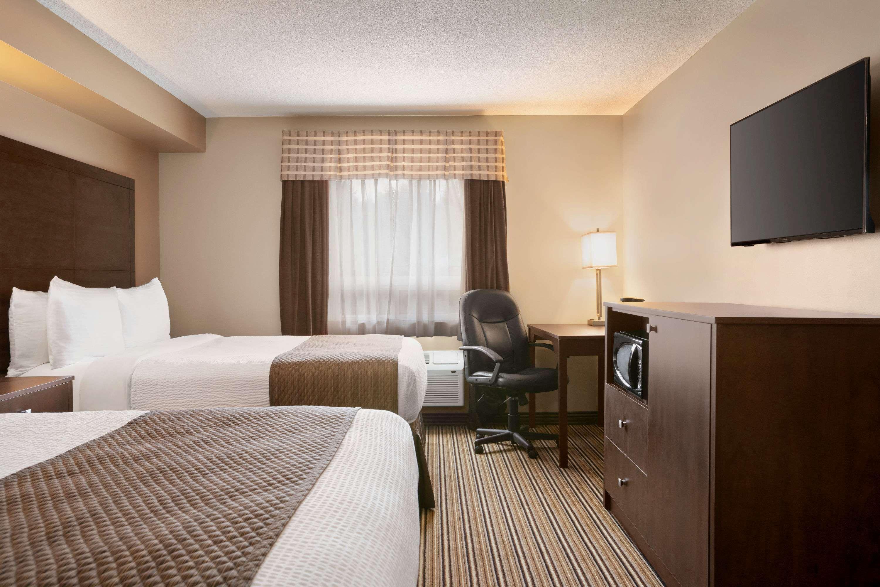 Days Inn By Wyndham Leamington Eksteriør bilde