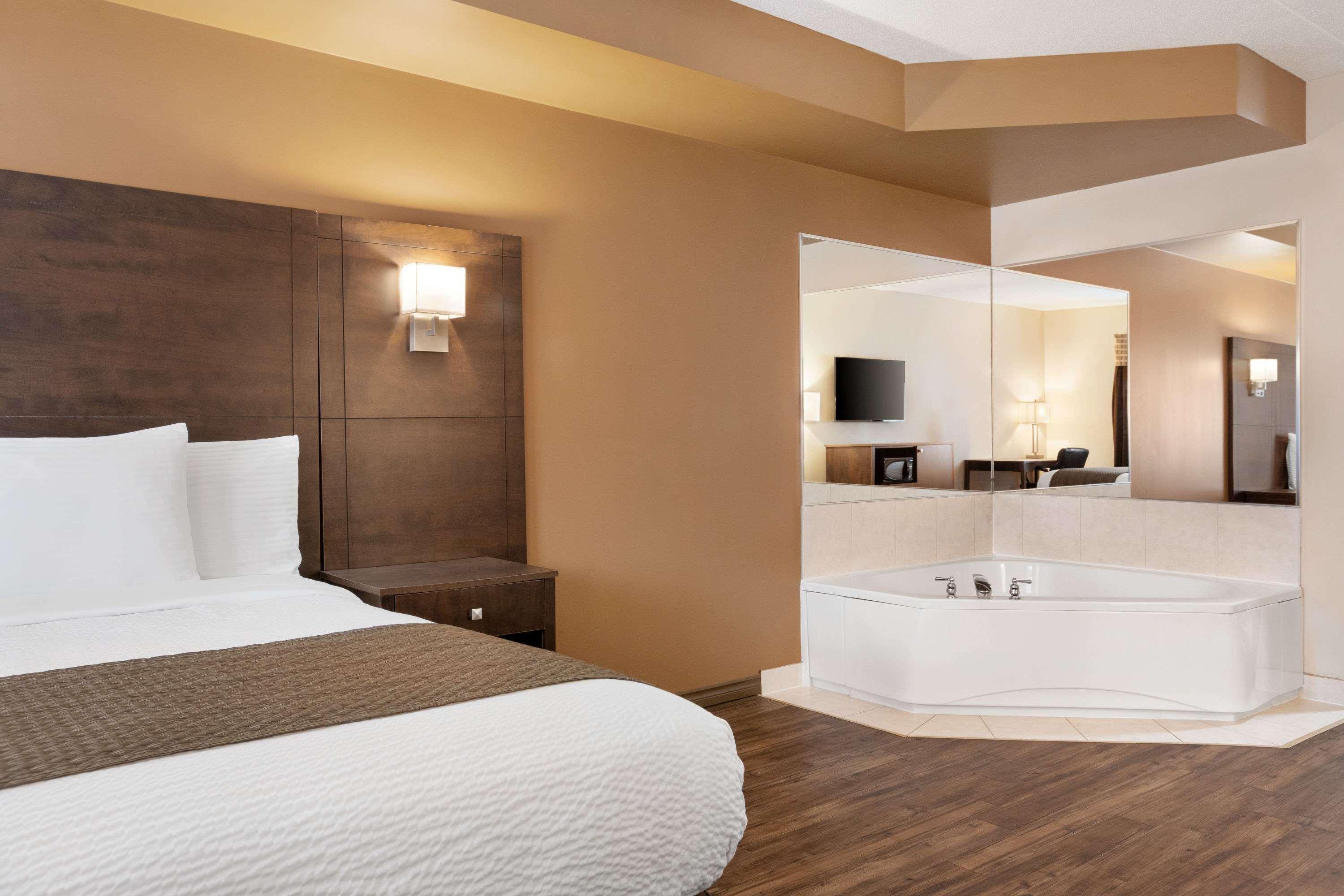 Days Inn By Wyndham Leamington Eksteriør bilde
