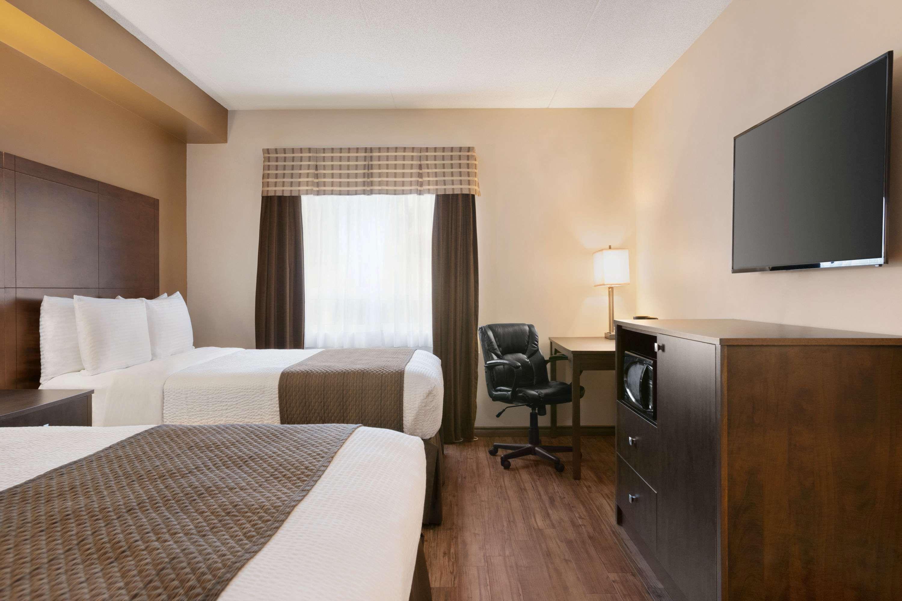 Days Inn By Wyndham Leamington Eksteriør bilde