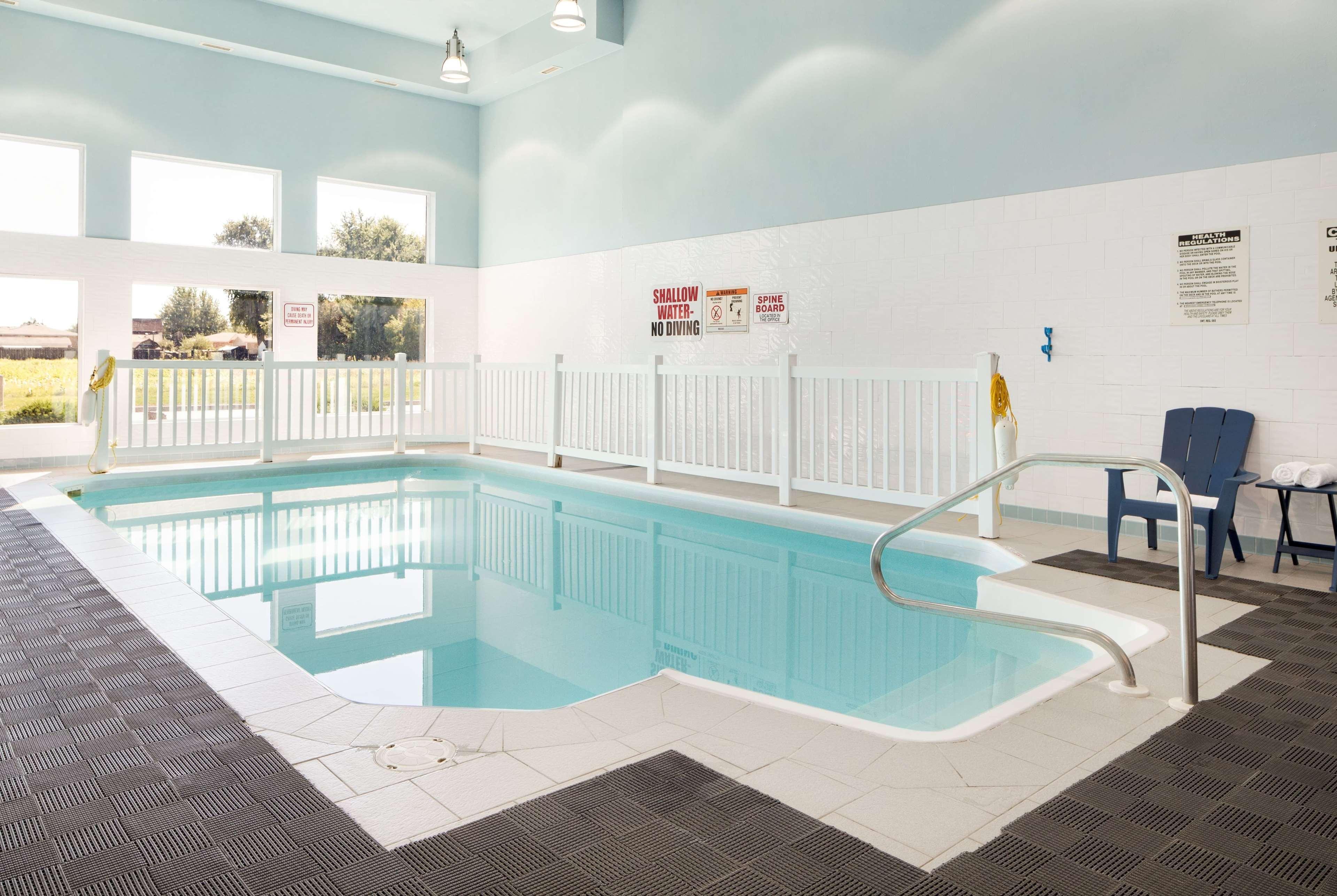 Days Inn By Wyndham Leamington Eksteriør bilde