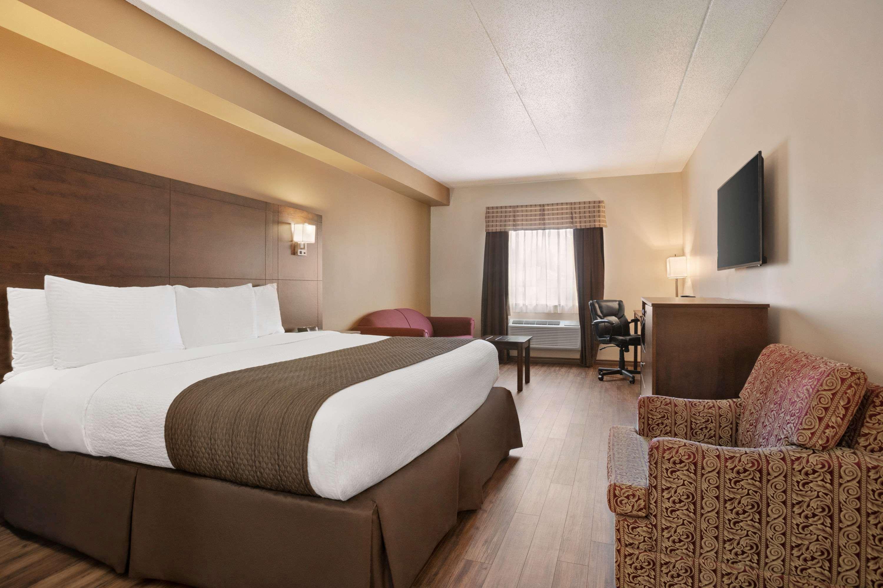 Days Inn By Wyndham Leamington Eksteriør bilde