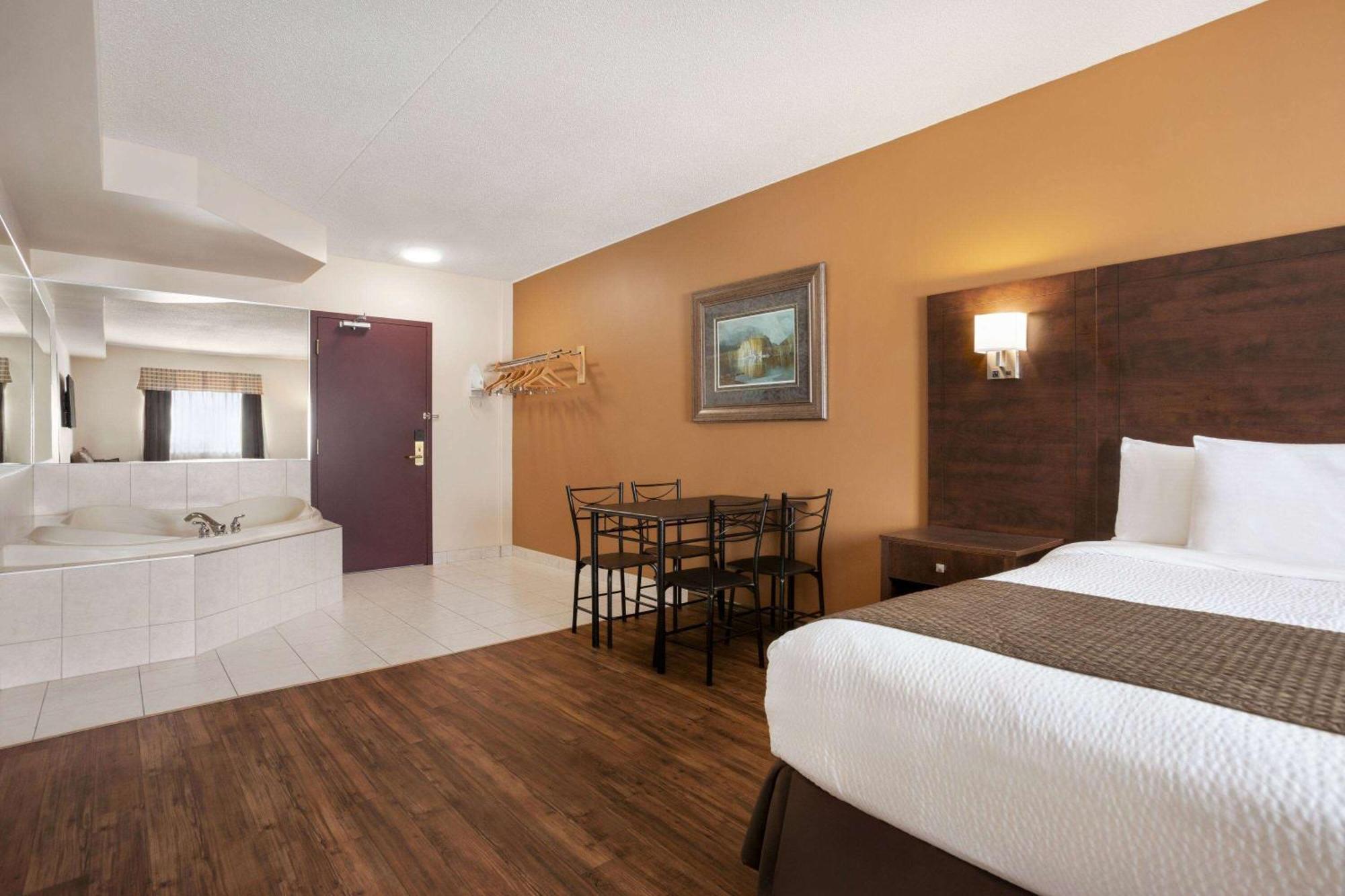 Days Inn By Wyndham Leamington Eksteriør bilde