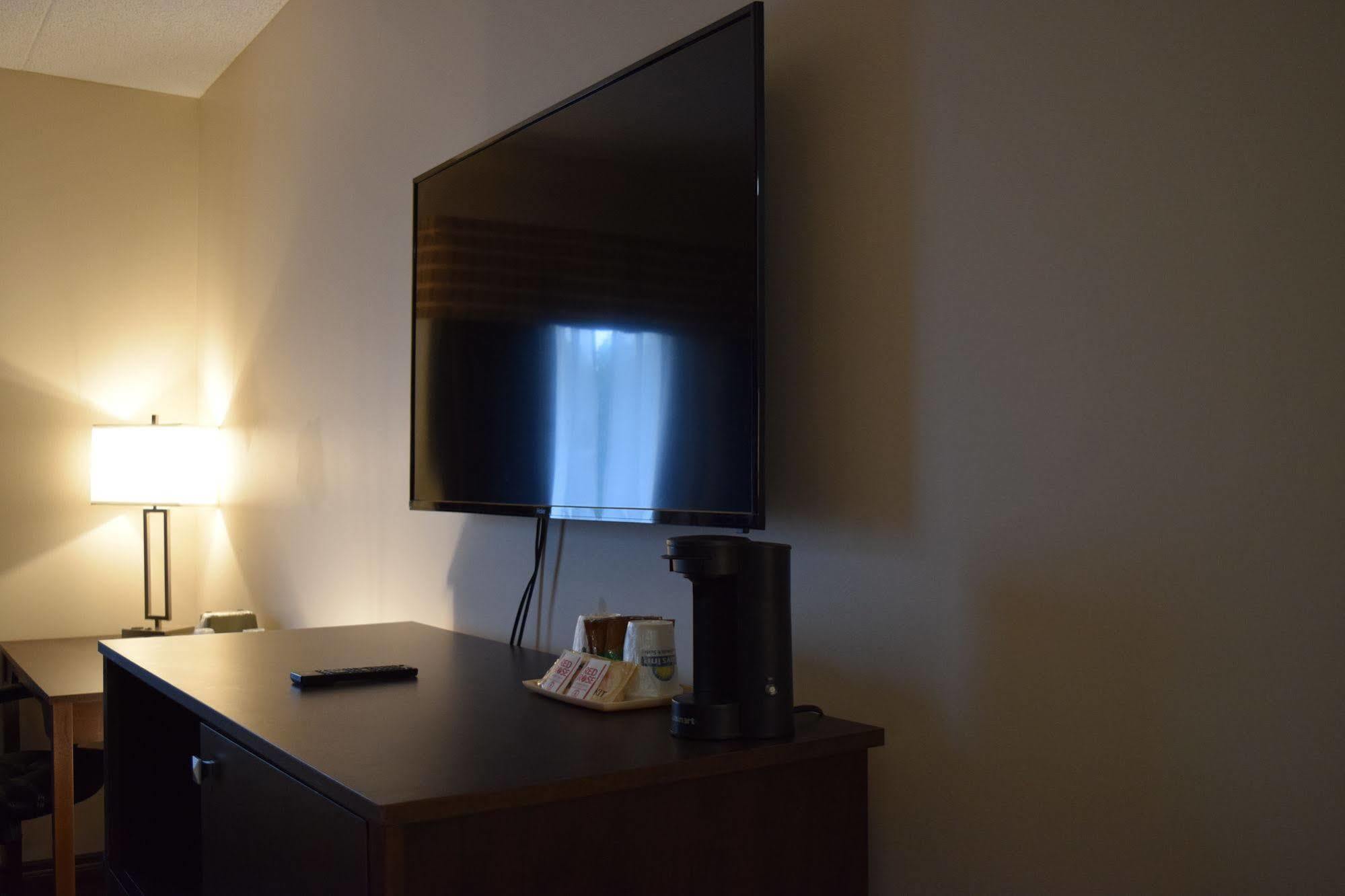 Days Inn By Wyndham Leamington Eksteriør bilde
