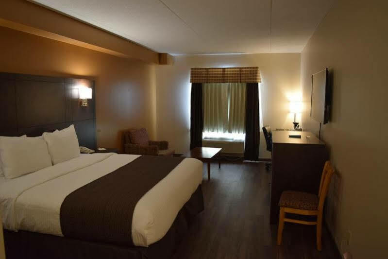 Days Inn By Wyndham Leamington Eksteriør bilde