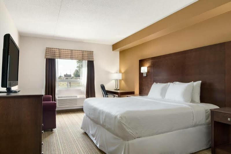 Days Inn By Wyndham Leamington Eksteriør bilde